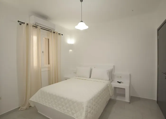 艾斯村克丽丝图勒斯酒店 2*